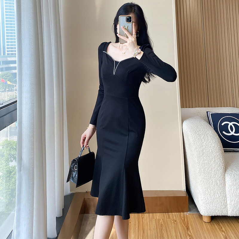 秋装女2023年新款高级感轻奢设计感小众显瘦包臀连衣裙礼服裙子