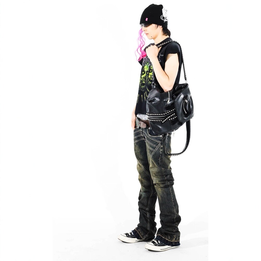 2026男女通用机车包包朋克风铆钉可调节黑色时尚潮流双肩水桶包