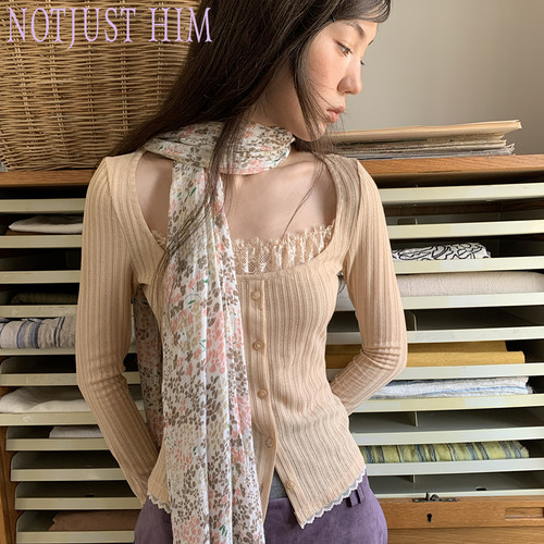 花筏NOTJUSTHIM 桃杏色蕾丝拼接方领坑条修身长袖内搭针织上衣