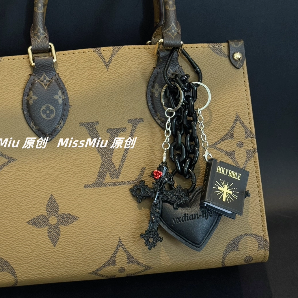 【原创】miu系暗黑系花藤十字架爱心链条包挂件小众个性百搭挂饰