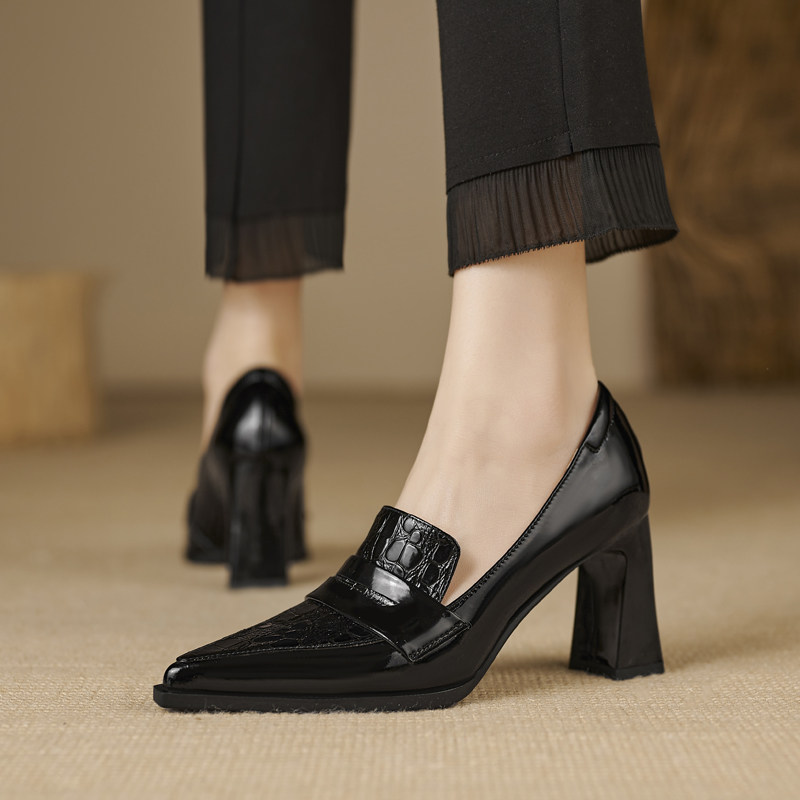 8cm头层牛漆皮高跟鞋英伦风尖头粗跟真皮一脚蹬浅口单鞋黑色皮鞋