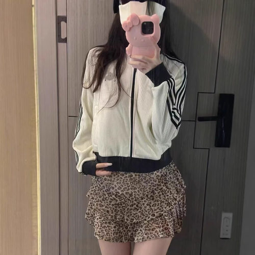 明星同款潮流刺绣青春活力运动风简约百搭休闲夹克