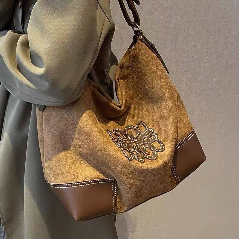 通勤百搭大容量包包夏季新款鹿皮绒复古腋下包小众百搭单肩托特包