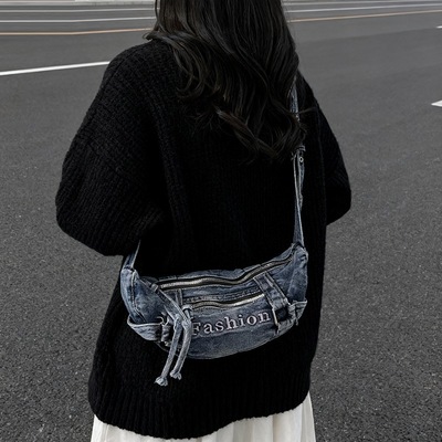 新款高级感复古小众英伦风氛围感斜挎包女轻便日常通勤单肩包