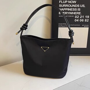 女包2026新款 洋气休闲百搭简约纯色质感文艺风大容量单肩包 时尚