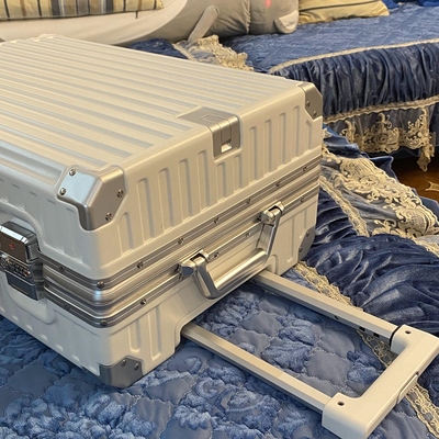 CARTELO/卡帝乐pc行李箱万向轮