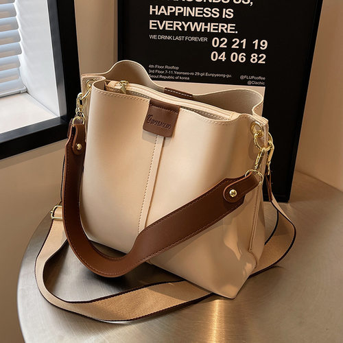 2025款大容量包包女高级感斜挎包