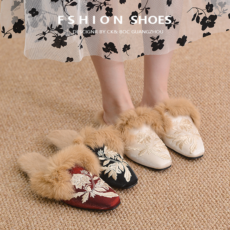 今年流行特惠558-28秋冬2025秋女加绒软底棉拖鞋刺绣拖鞋汉服鞋