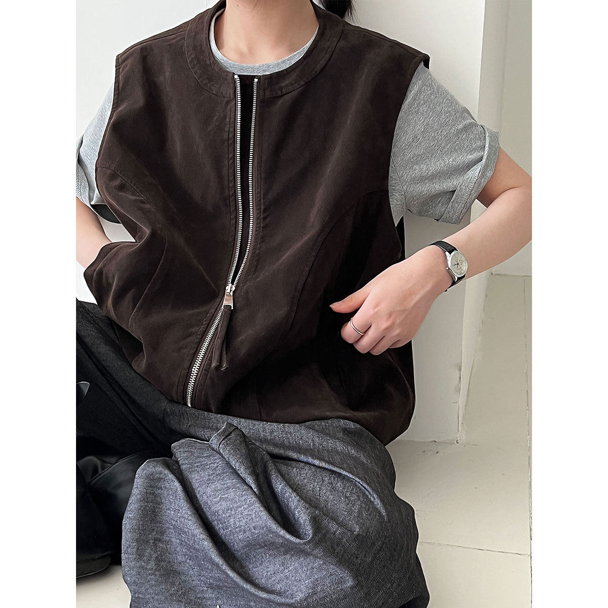 今年流行特惠鹿西韩系复古麂皮绒圆领无袖拉链马甲女秋季宽松叠