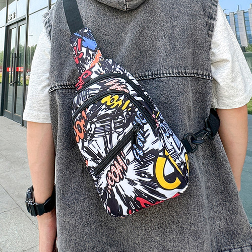 男生斜挎包小众设计感胸包男款潮牌涂鸦风小挎包女个性单肩小背包
