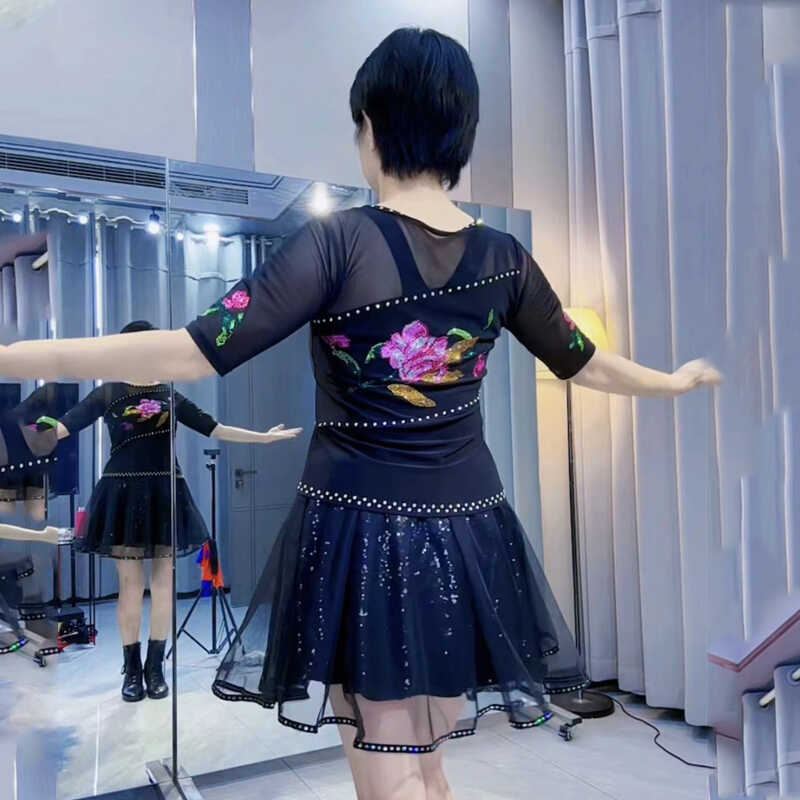 2024新款广场舞裙夏季黑色半身裙显瘦蝴蝶亮片网纱大摆裙时尚百搭