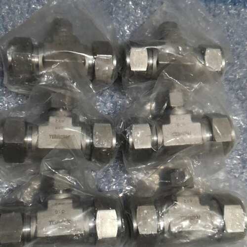 {议价}PROWELL 1in.*1/2in.卡套变径三通