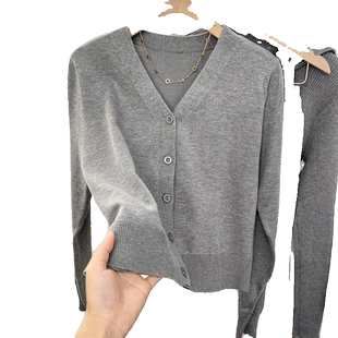 针织衫v领开衫女2025春秋新款短款打底毛衣外套春季薄款灰色外搭