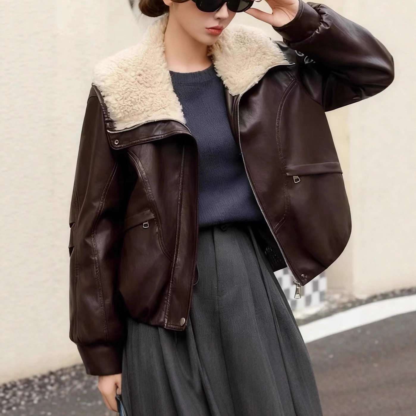 今年流行特惠羊羔毛翻领加绒加厚皮衣外套女2025秋冬时尚宽松保暖,女装/女士精品,皮衣,淘宝优惠券,粉丝福利购,淘宝优惠卷