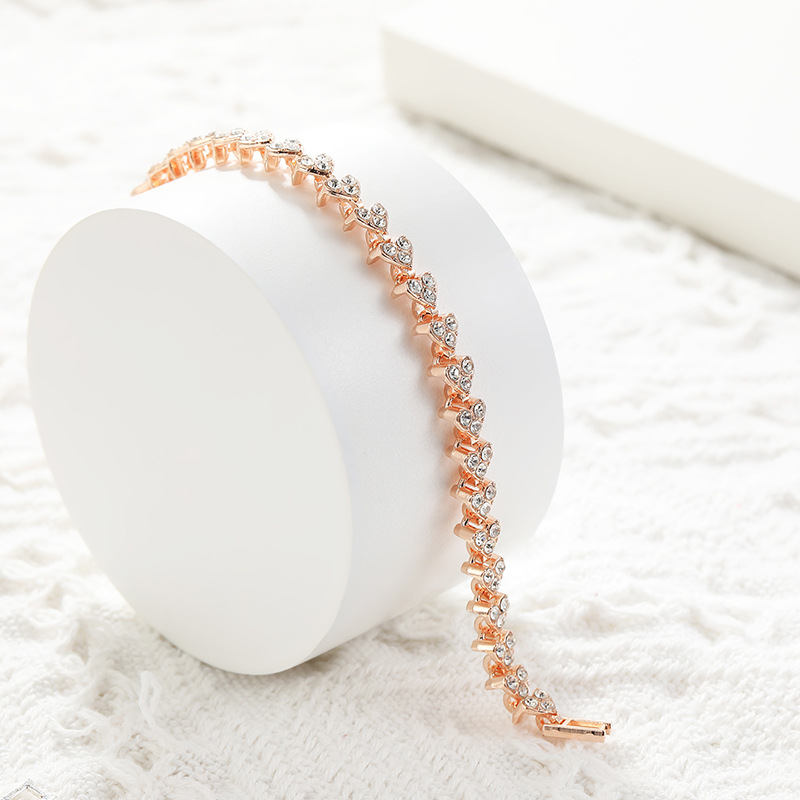 2024年新款时尚简约百搭满钻水晶手链女款首饰品爱心连串手饰