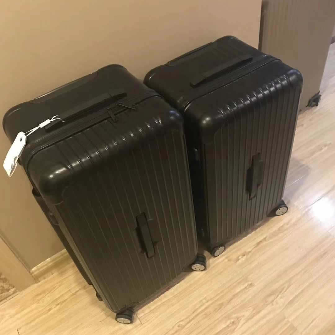 运动款德国超轻万向轮磨砂旅行箱