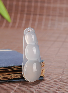 冰透水润女玛瑙四季豆吊坠