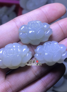 吊坠白玉花朵女款毛衣链