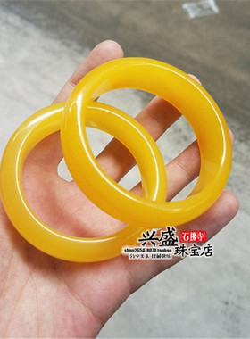 蜜蜡鸡油黄百搭饰品宽版手镯