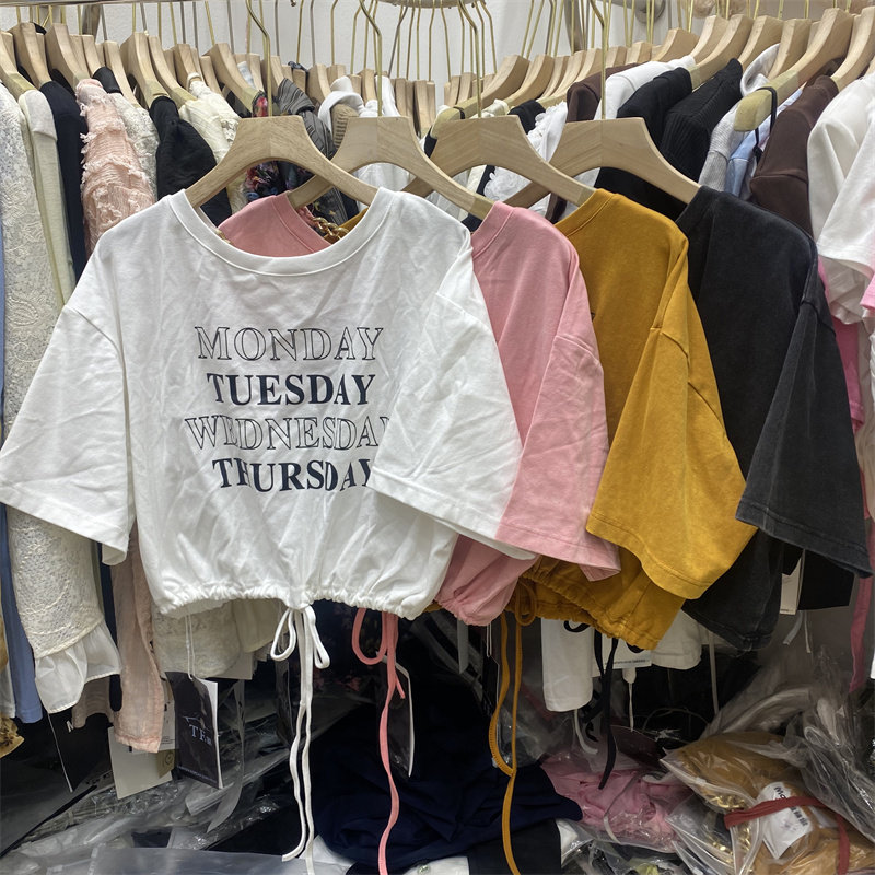 姐妹家366正品女夏露背镂空链条设计短袖抽绳收腰短款字母印花T恤