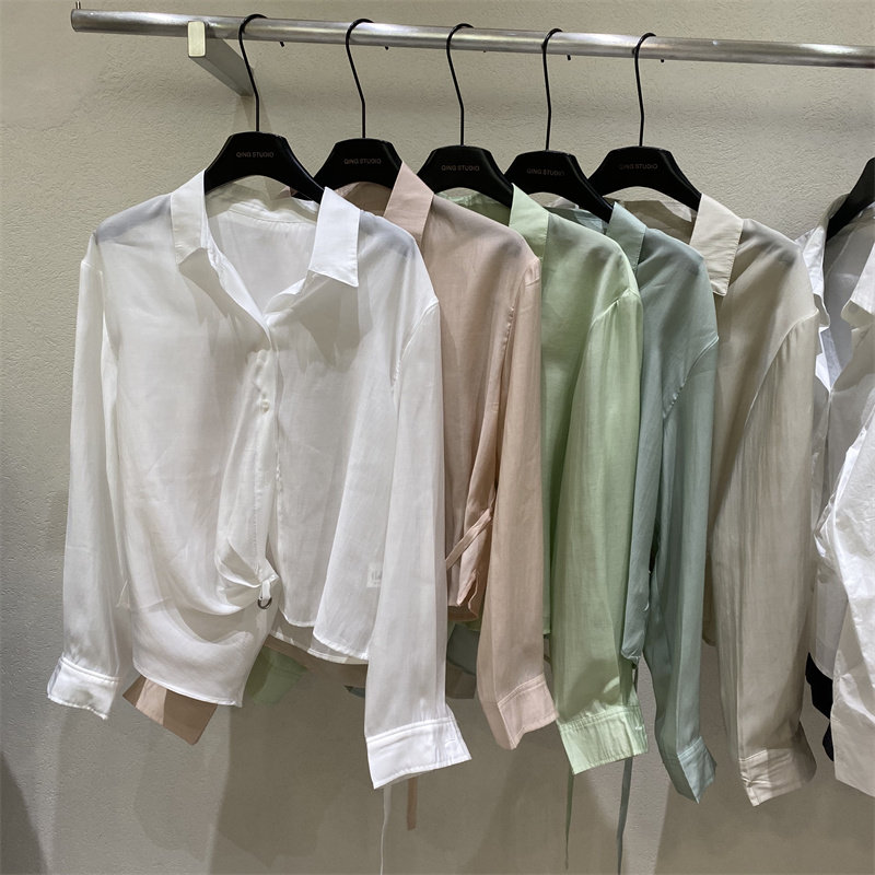 欧货2026女夏轻奢优雅风白色V领缎面衬衫长袖百搭高级感气质上衣