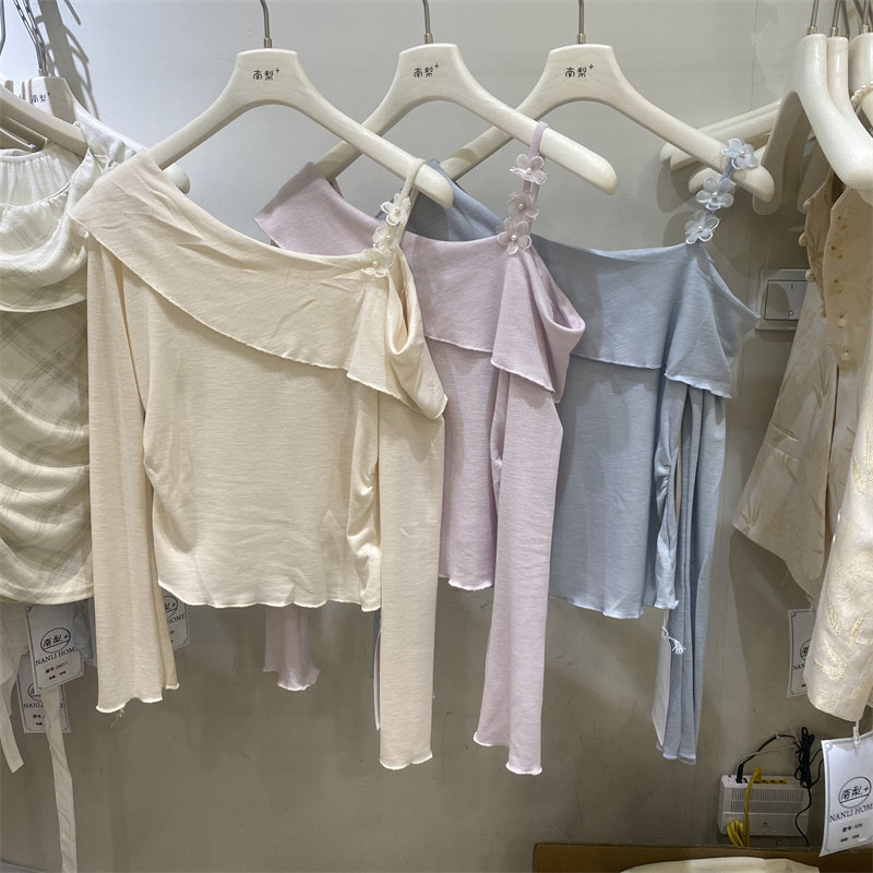 韩版26016春款时尚一字肩荷叶边针织衫女宽松显瘦百搭斜露肩上衣