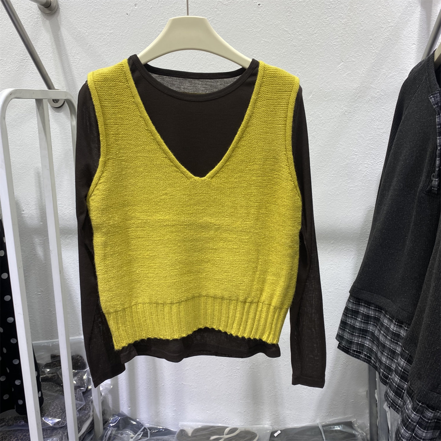 韩版V领针织马甲女黄显瘦叠穿