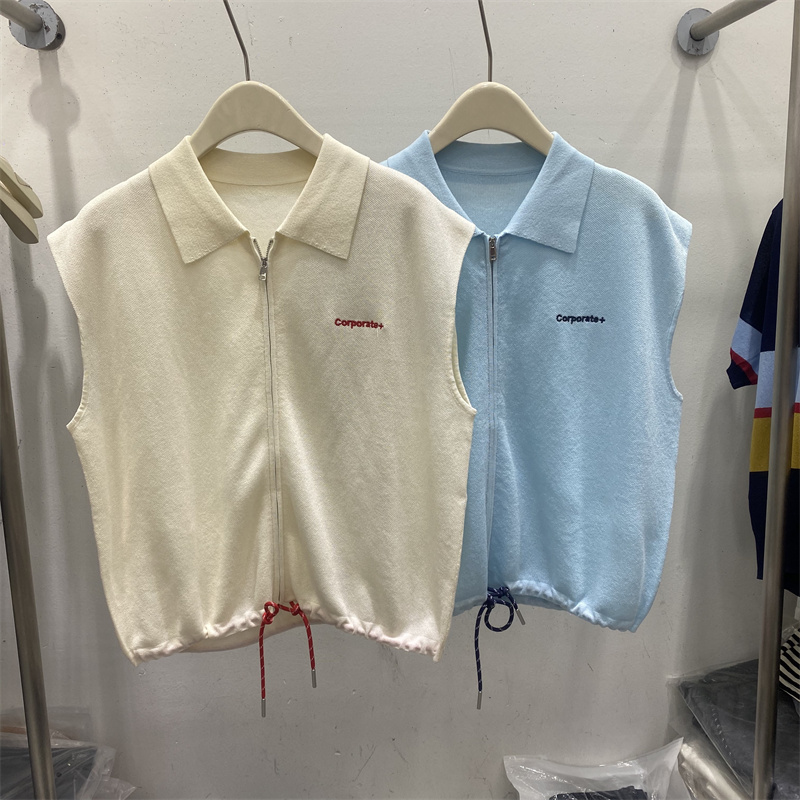 2025女夏新款宽松显瘦翻领无袖针织衫注明刺绣短款拉链马甲上衣潮