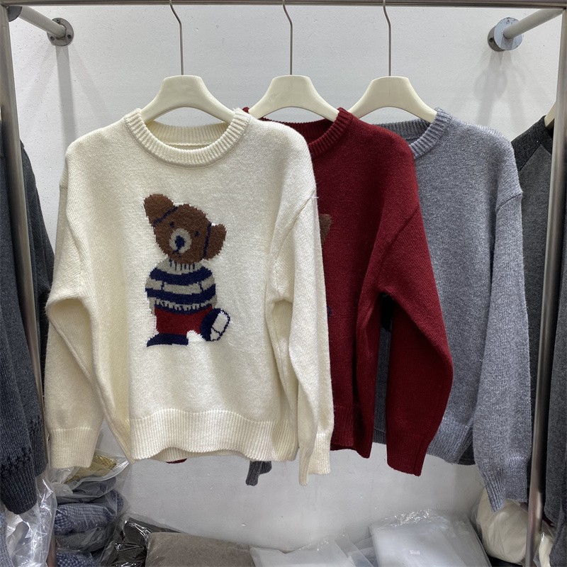 韩版2025冬款圆领卡通小熊针织衫女宽松百搭减龄毛衣长袖收腰上衣