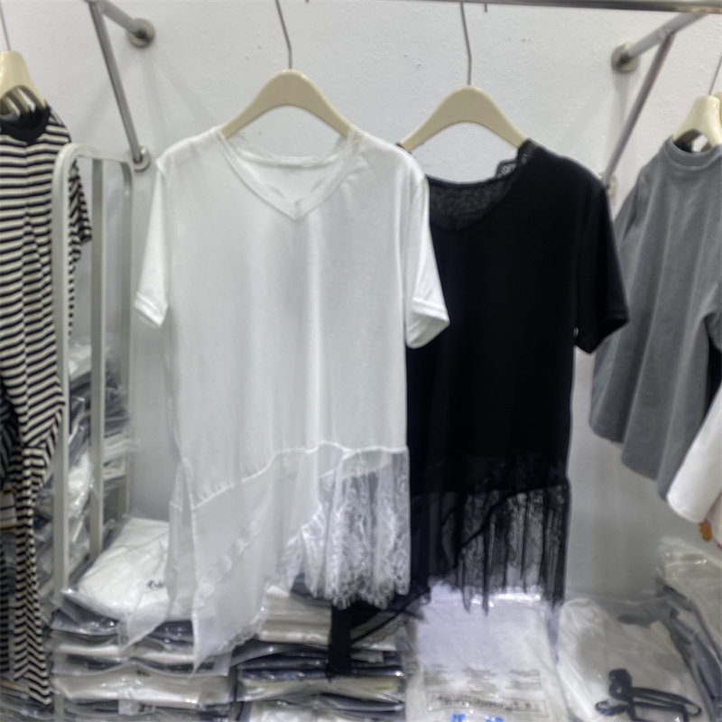 时尚2026春夏款韩系V领蕾丝拼接短袖T恤女宽松显瘦叠穿中长款上衣