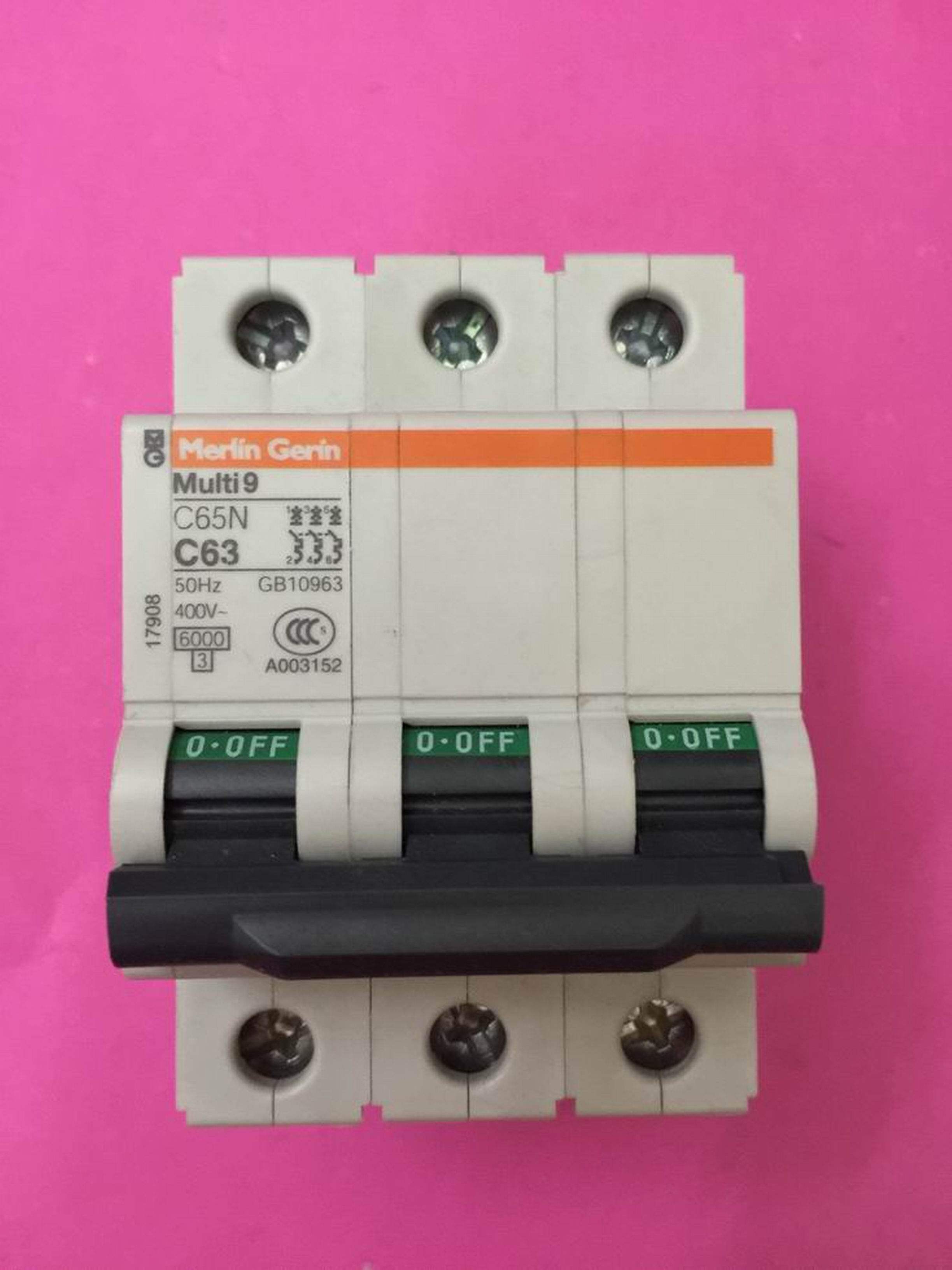拍前询价merlingerin/梅兰日兰023p63a塑壳小型交流断路器c63