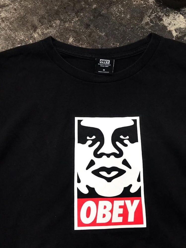 틈새 디자인 하이 엔드 바이브 하라주쿠 스트리트 쿨 블랙 대형 슬리밍 루즈한 반팔 티셔츠 남성용 및 여성용