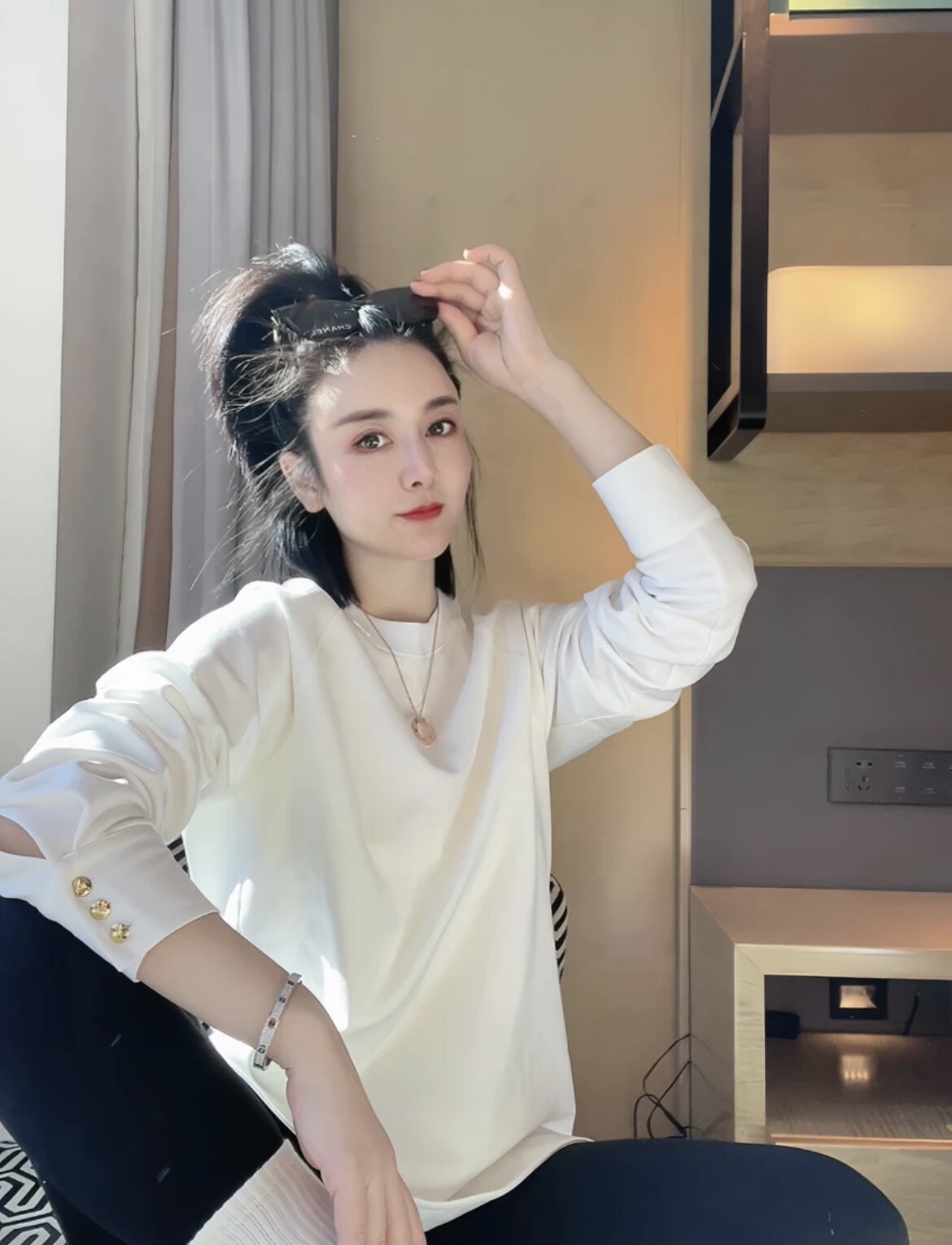 纯色金扣打底衫T恤女叠穿上衣