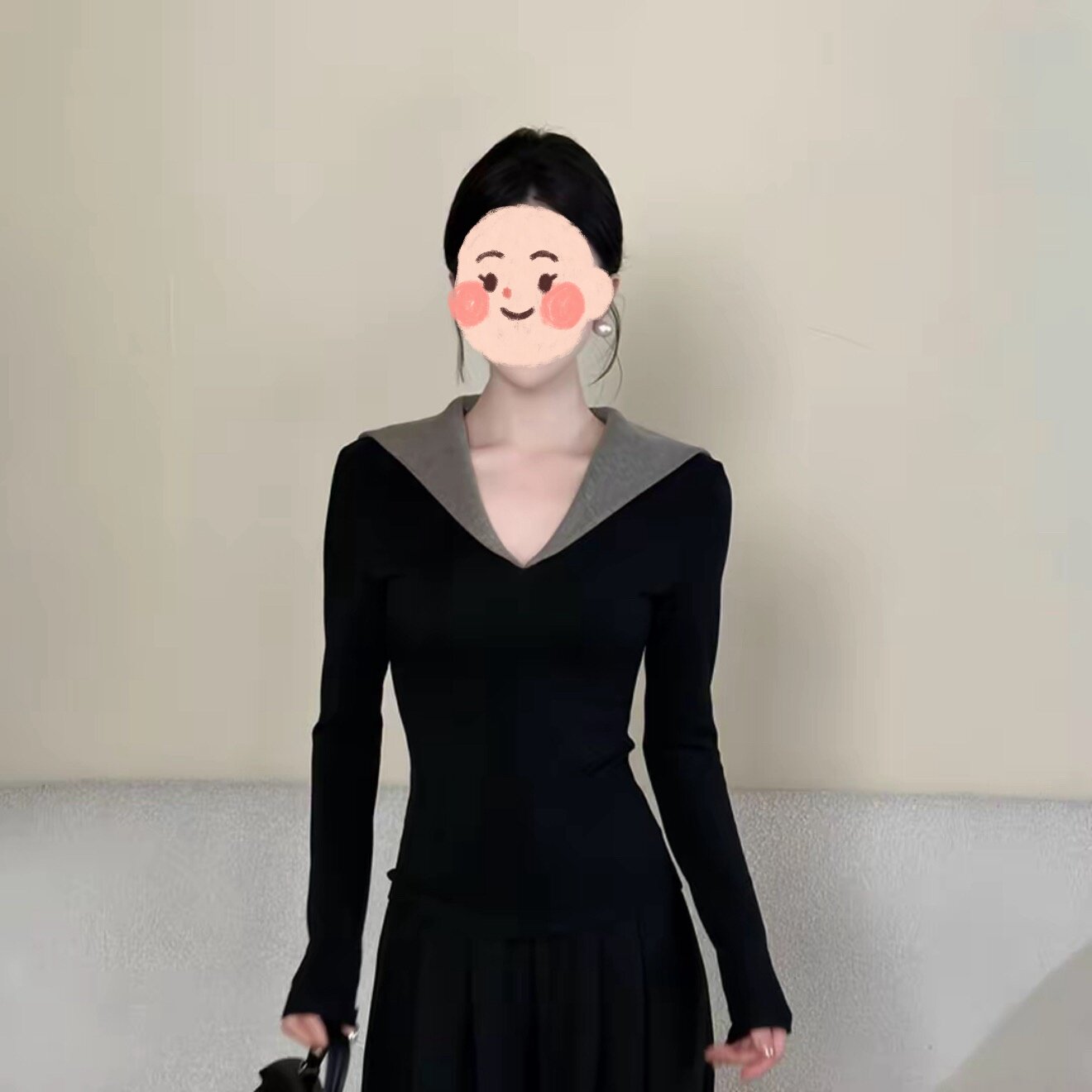 超好看气质黑拼灰色V领长袖T恤女2026秋冬新款显瘦百搭亲肤打底衫