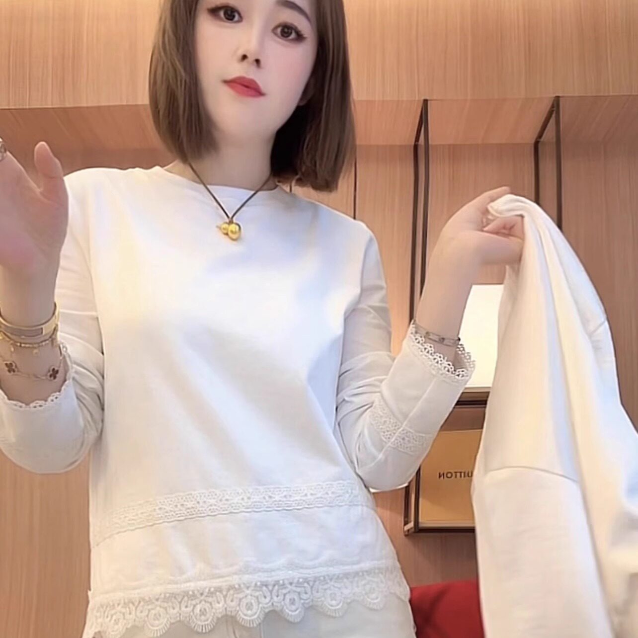 学姐两段蕾丝拼接长袖t恤女2025春新款时尚显瘦百搭流行打底上衣