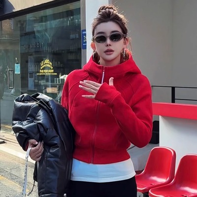 圣诞红加绒加厚连帽收腰短款卫衣外套女2024冬季新款收腰开衫上衣