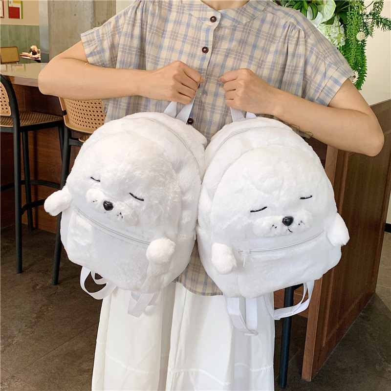 新款可爱小海豹儿童毛绒双肩包女孩卡通公仔玩偶包百搭休闲小背包