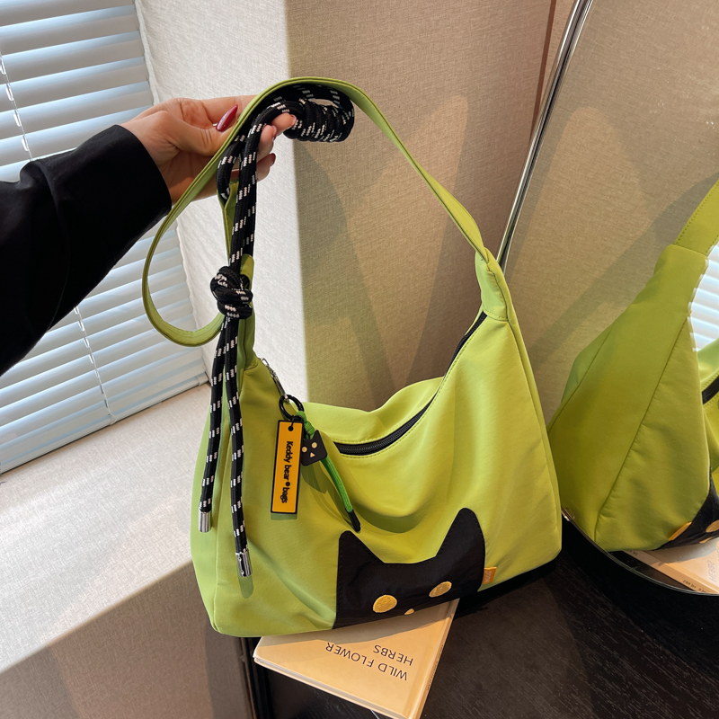 大容量通勤学生单肩斜挎包