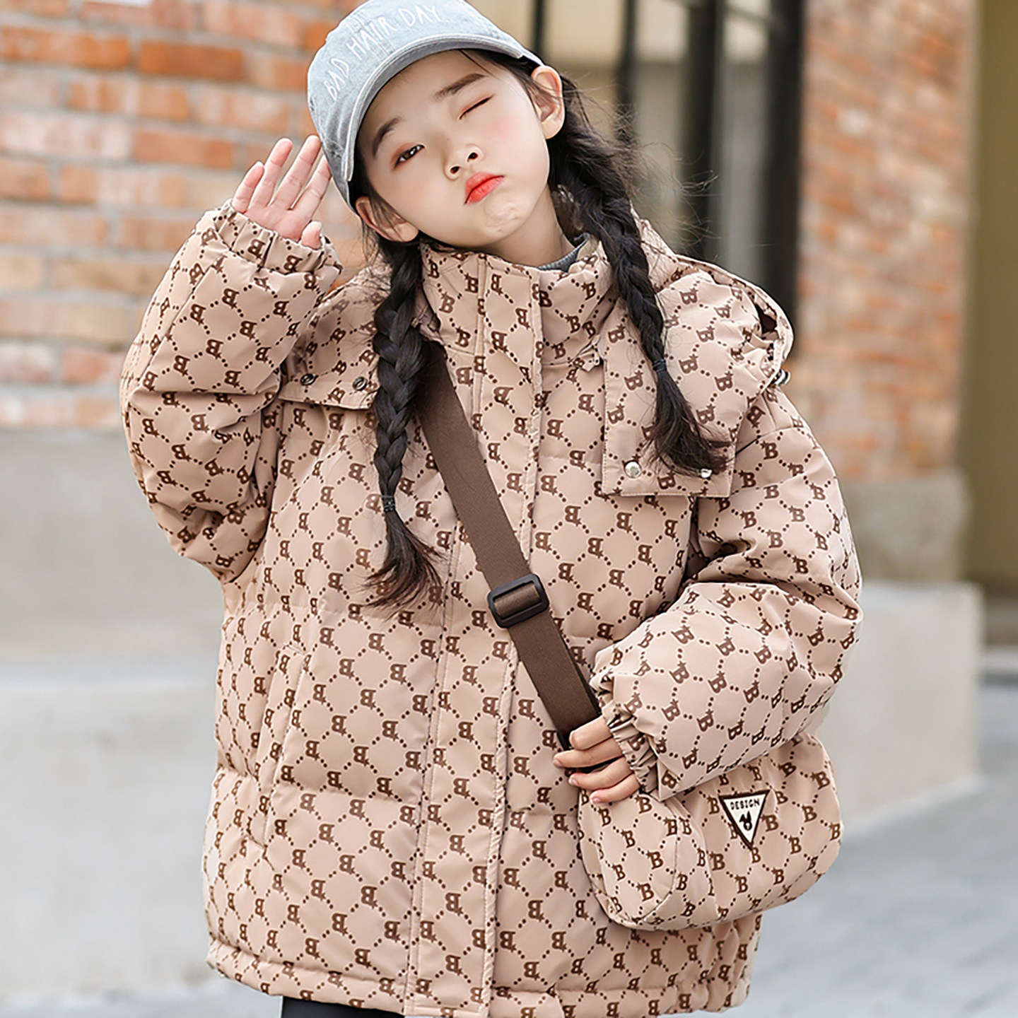 女童短款羽绒服免洗加厚送小背包