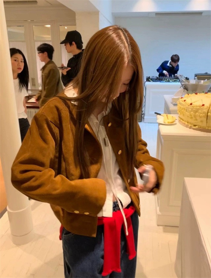 现货2023秋季新款韩国东大门th*Barn*et显瘦麂皮夹克单排扣皮衣女