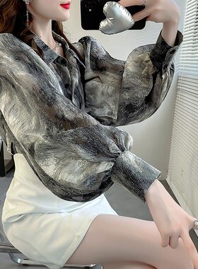 春装轻奢洋气印花翻领衬衫