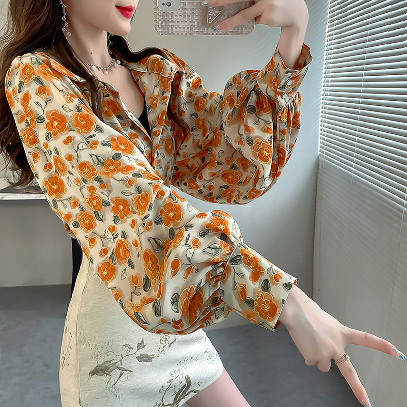 长袖碎花翻领衬衫宽松