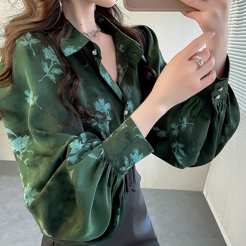 绿色显白碎花叠穿内搭灯笼袖衬衫