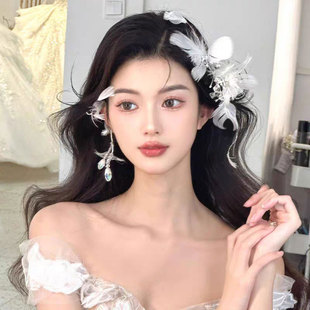 梦幻森系新娘羽毛发饰2023新款简约超仙气质优雅写真外景婚纱配饰