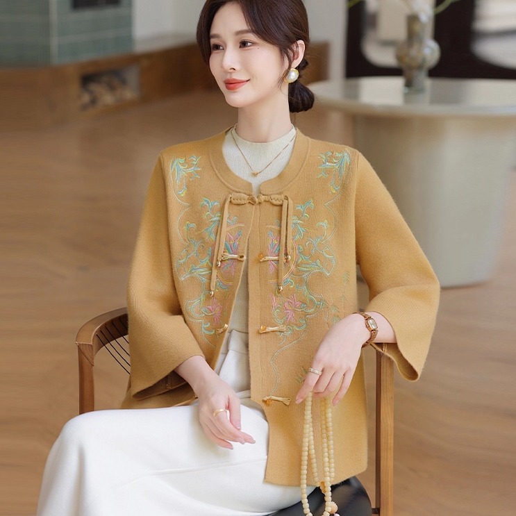 妈妈秋装新款中国风上衣洋气圆领