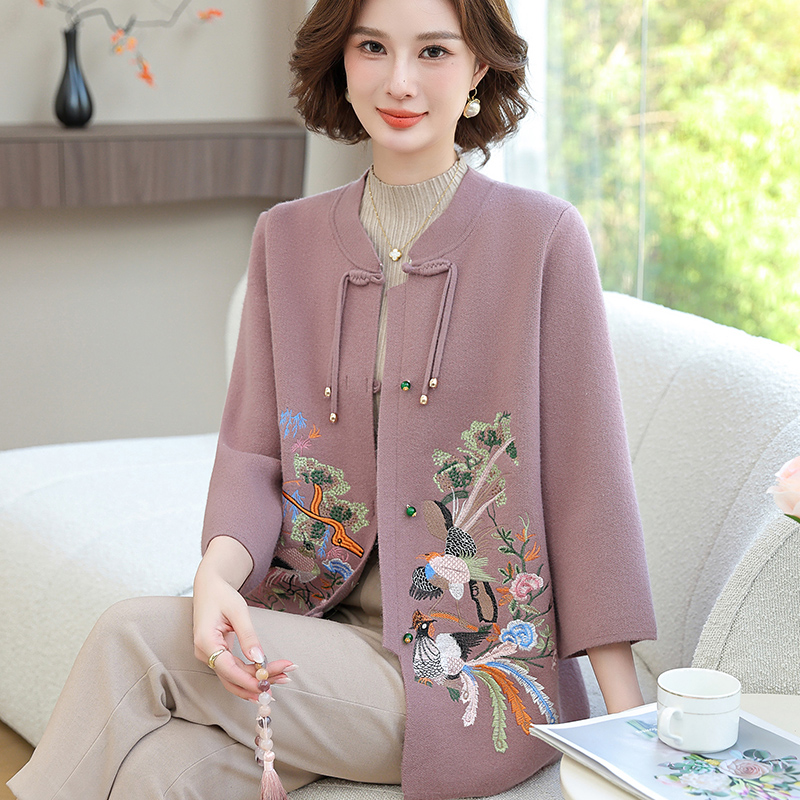 50岁中式妈妈春秋绣花针织开衫