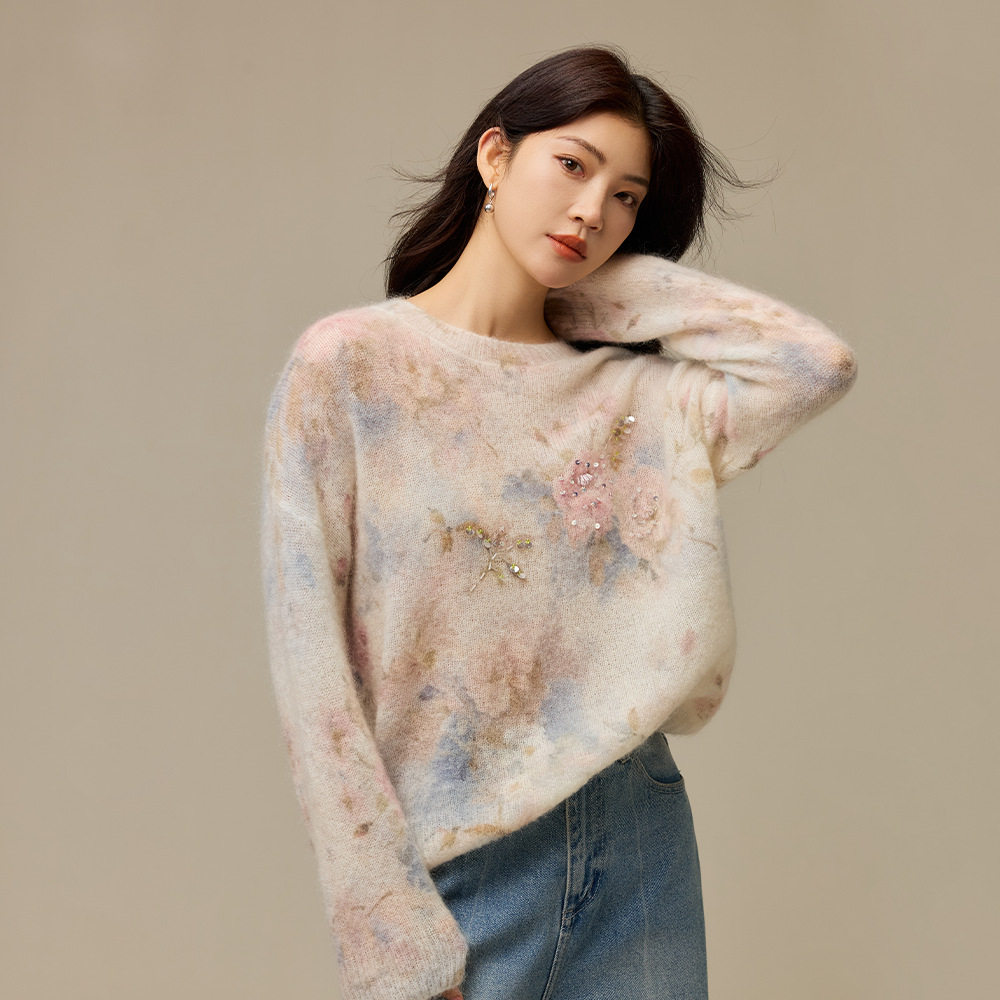软糯晕染马海毛毛衣女花朵钉珠圆领羊毛针织衫早秋新款长袖上衣女