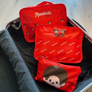 日系可爱卡通蒙奇奇化妆包收纳包出门方便携带旅行行李箱收纳袋