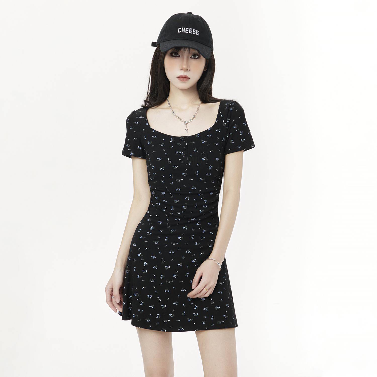 法式黑色碎花短袖连衣裙女装2025新款收腰显瘦短裙夏季辣妹连身裙
