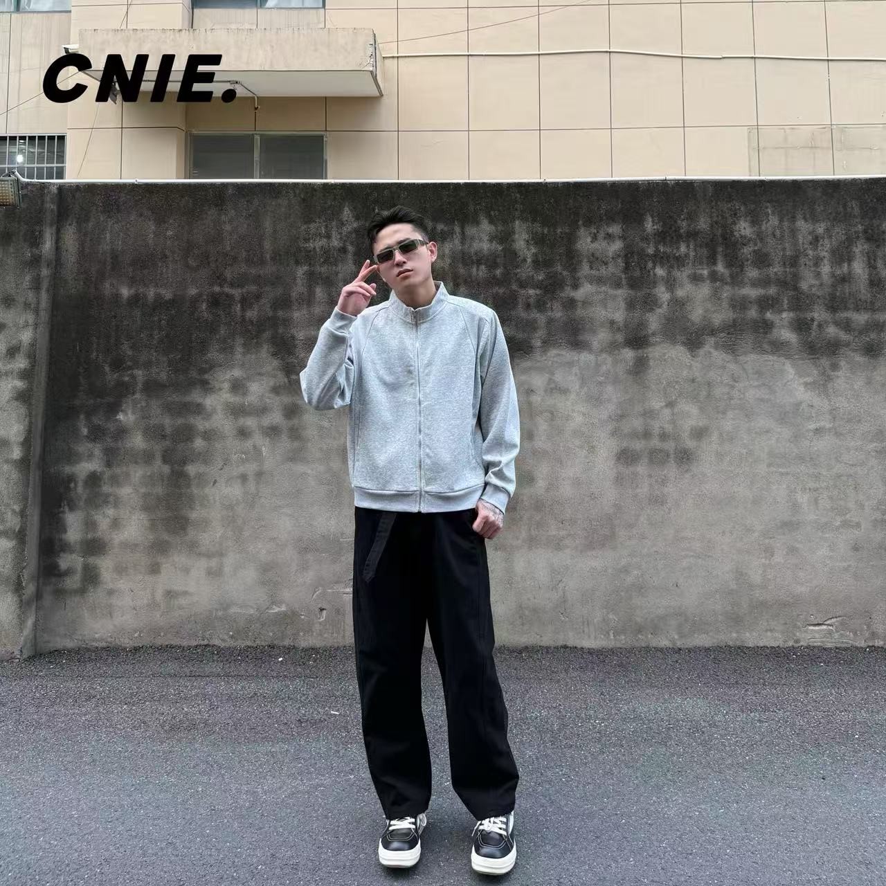 CNIE凡越短款立领休闲卫衣